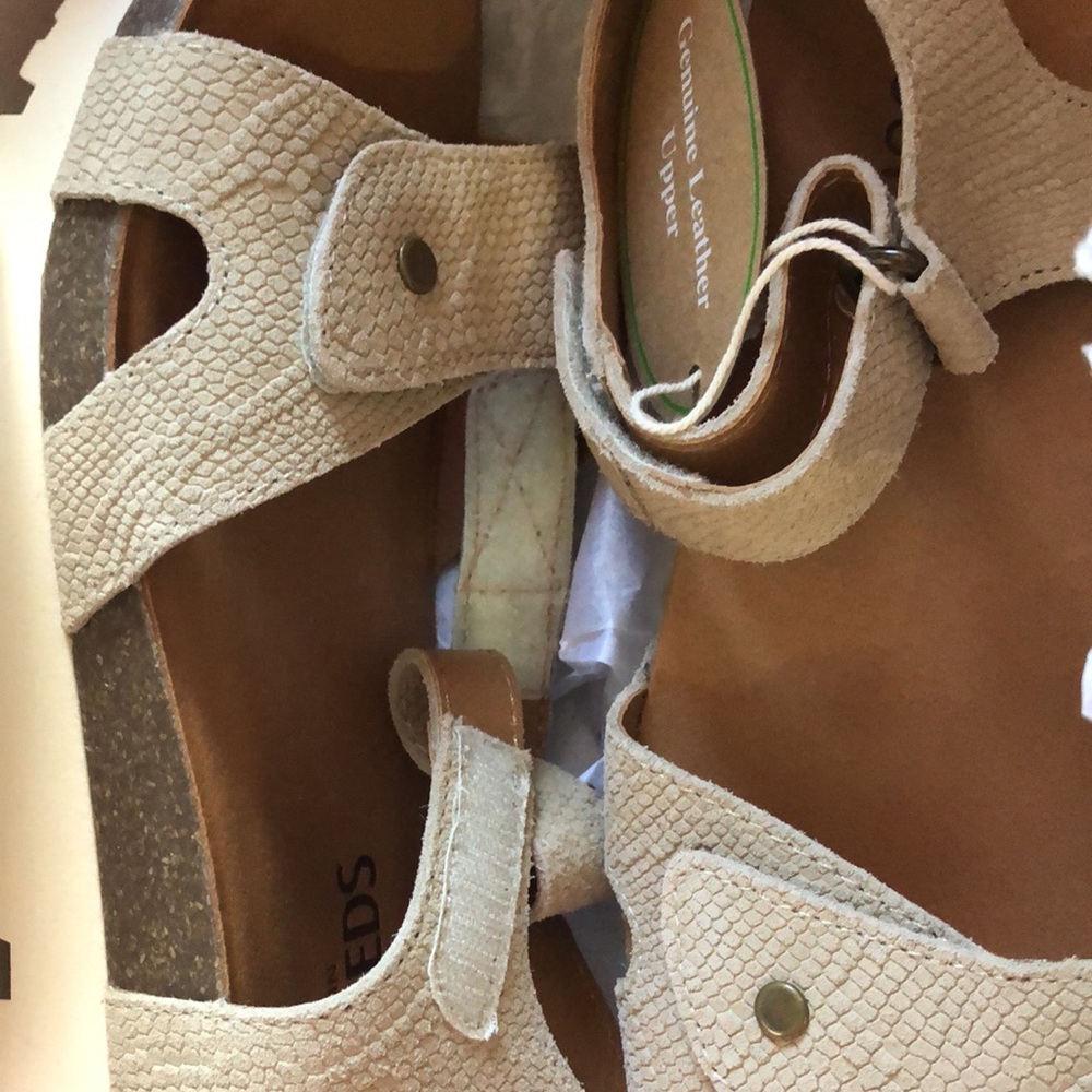 NEW White Mountain Wedge Sandal